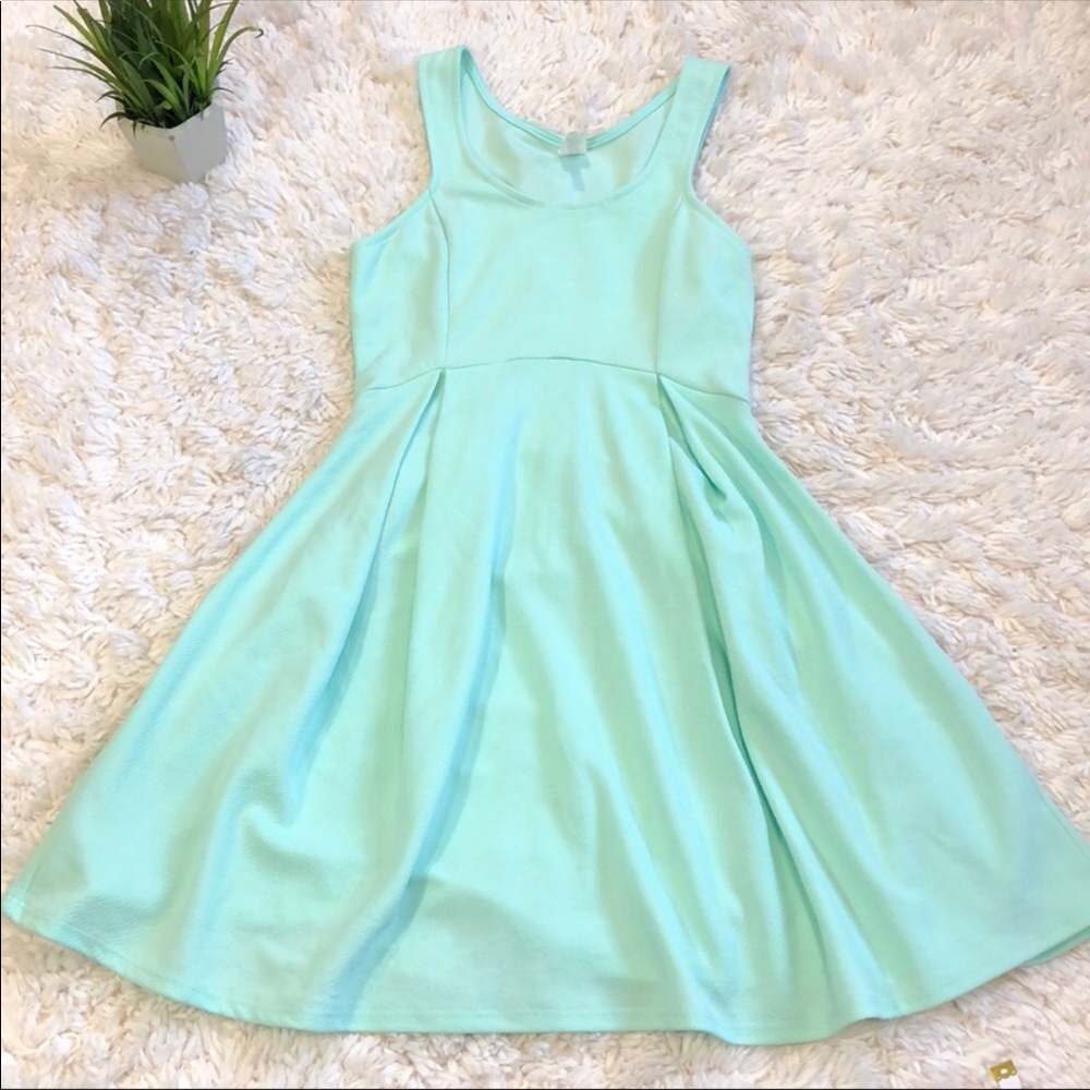 👗 💕Mint skater dress